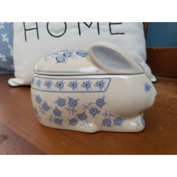 Crowning Touch Blue & White Floral Roses Bunny Trinket Box, Japan, Cottagecore - Picture 5 of 7